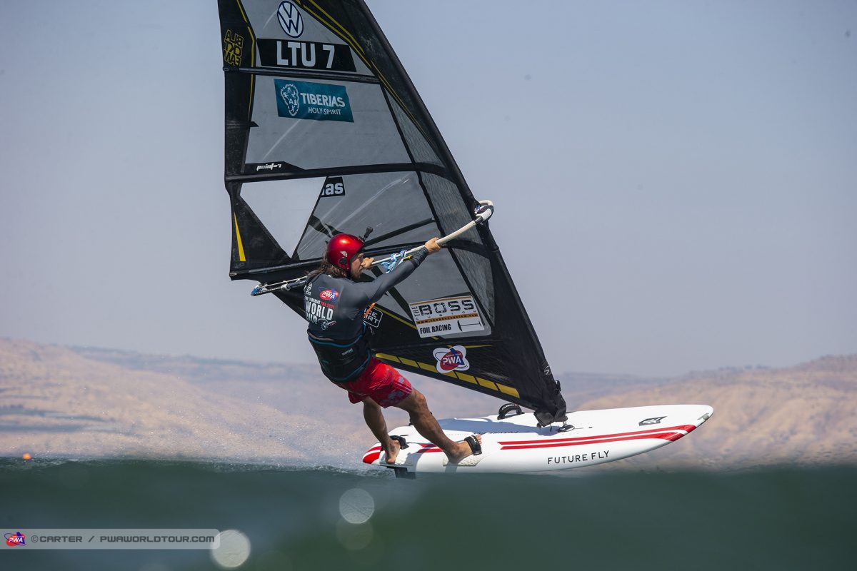 PWA WORLD WINDSURFING TOUR: F4 Foils