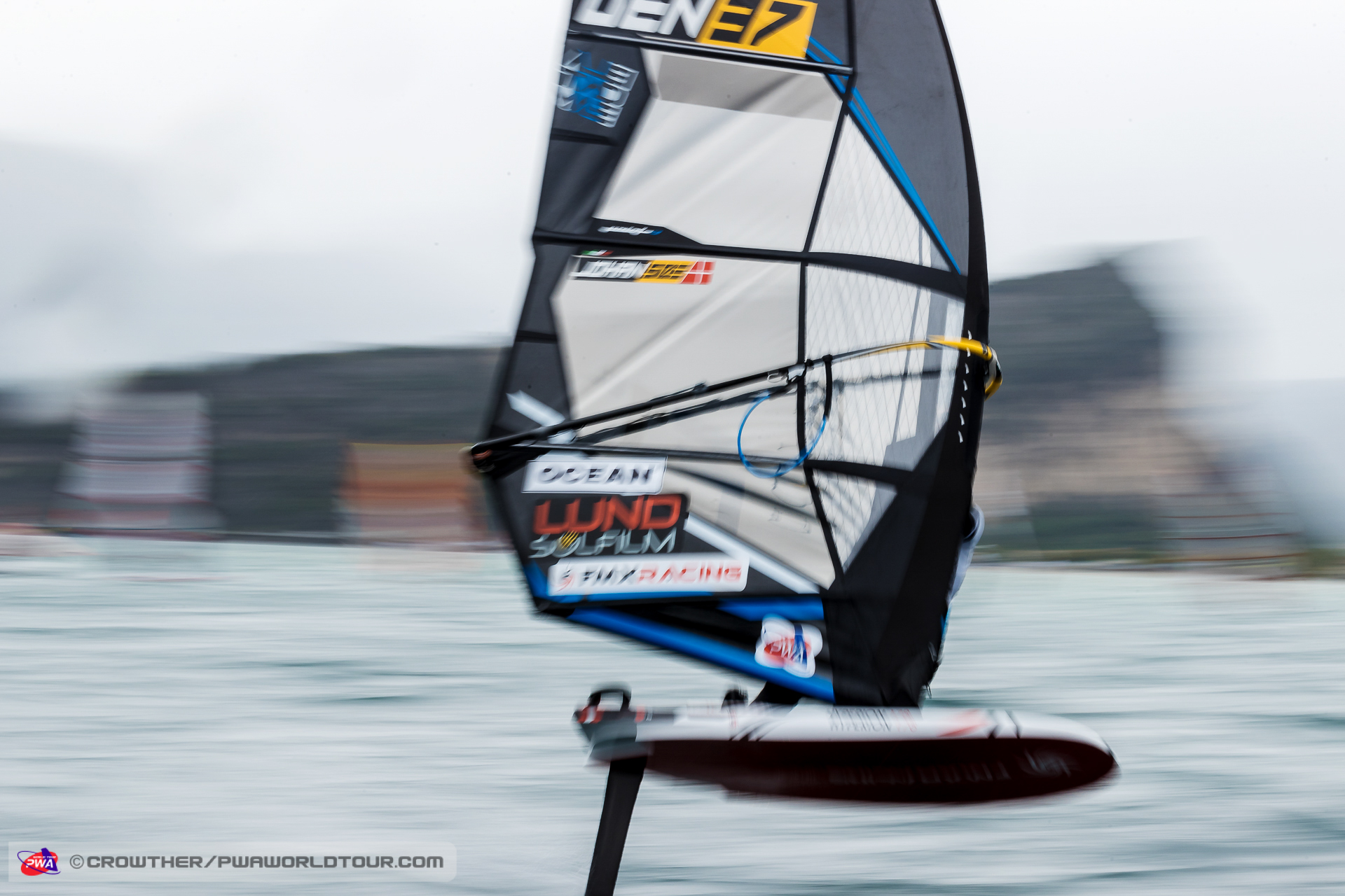 PWA WORLD WINDSURFING TOUR: F4 Foils